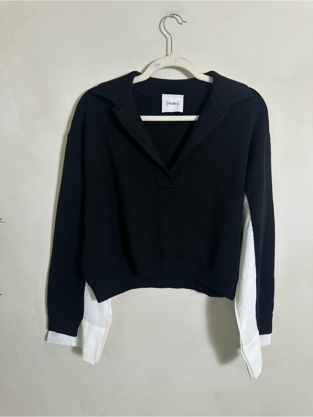 (nude) Black V‑Neck Collared Knit Sweater with White Shirt Hem sz 38